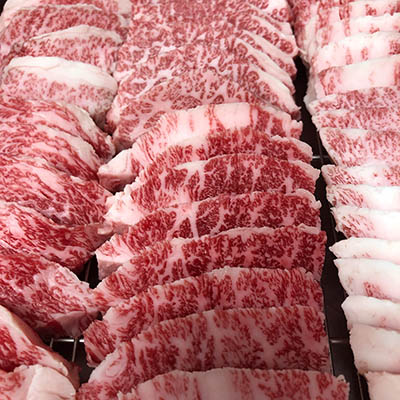 お肉の味を支える“手切り”の技術